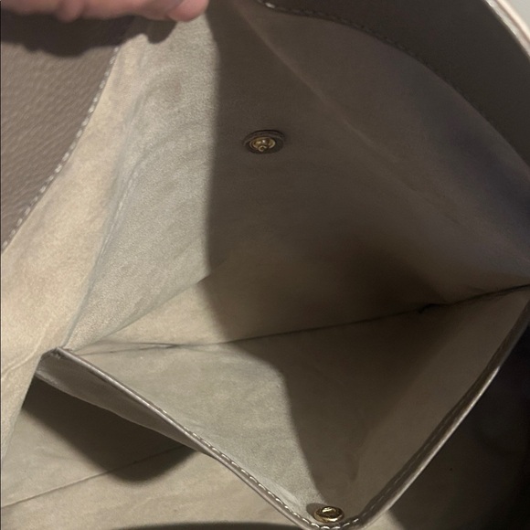 Chic Taupe Leather Tote Bag EUC ❤️❤️❤️ - Picture 11 of 12